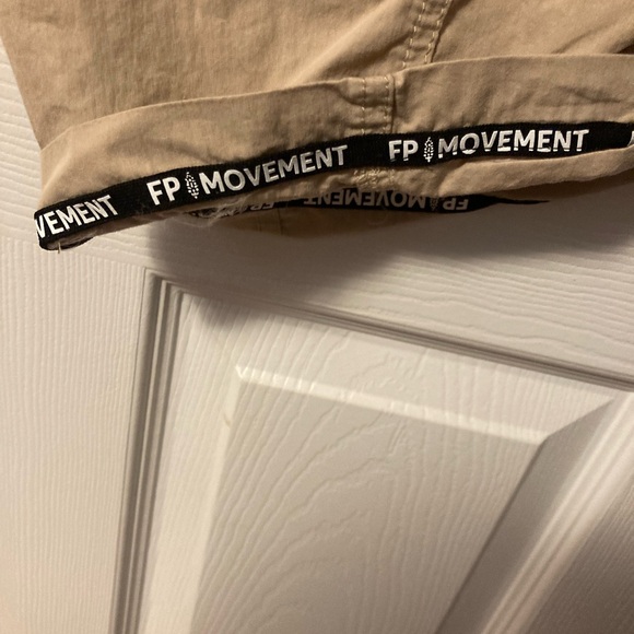 Free People/ FP Movement Khaki Tan Cargo Pants Size Large - Picture 7 of 8